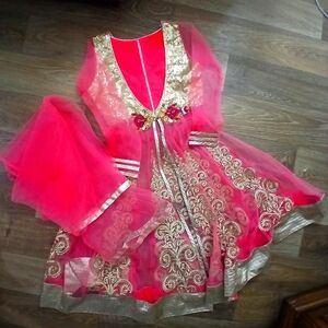 Girls size 28 dress and pant set. Bought in India. Fits like a size 8.